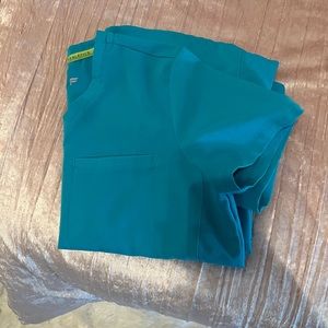 FABLETICS SCRUBS VITAL 1 POCKET SCRUB TOP ELECTRIC TEAL M